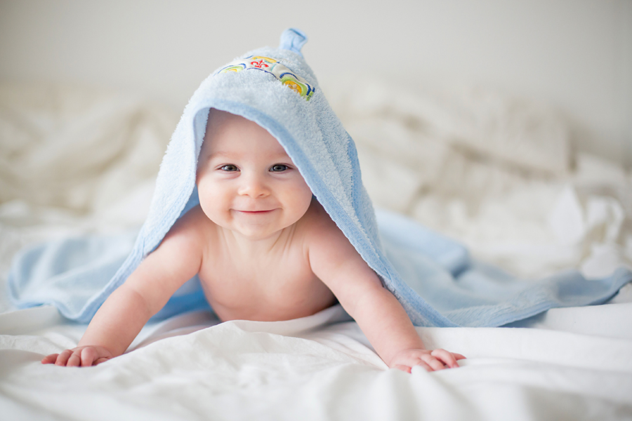 Como Secar Al Bebe Después De Su Baño Bebe Y Amor